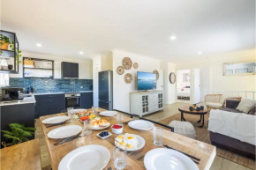 Holiday on Horace, 1, 74 Horace St - Wi-Fi , two living areas Shoal Bay
